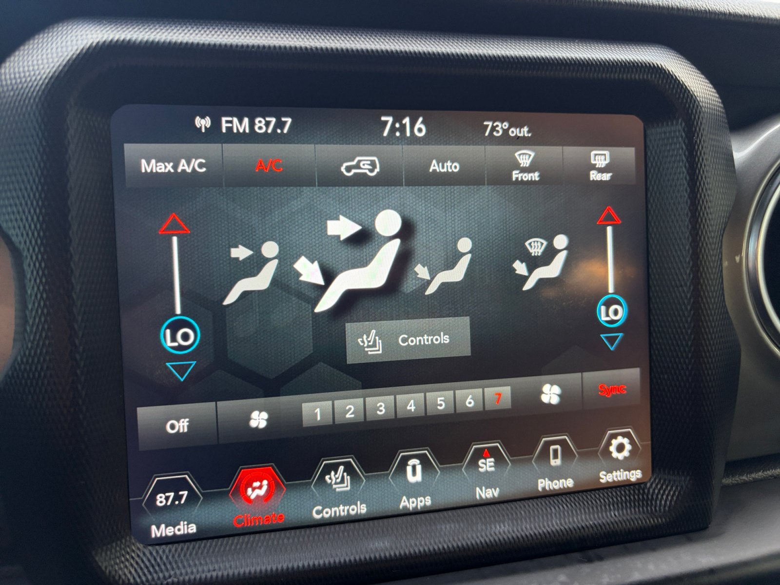 Used 2020 Jeep Wrangler Unlimited Sahara AWD/4WD image 24