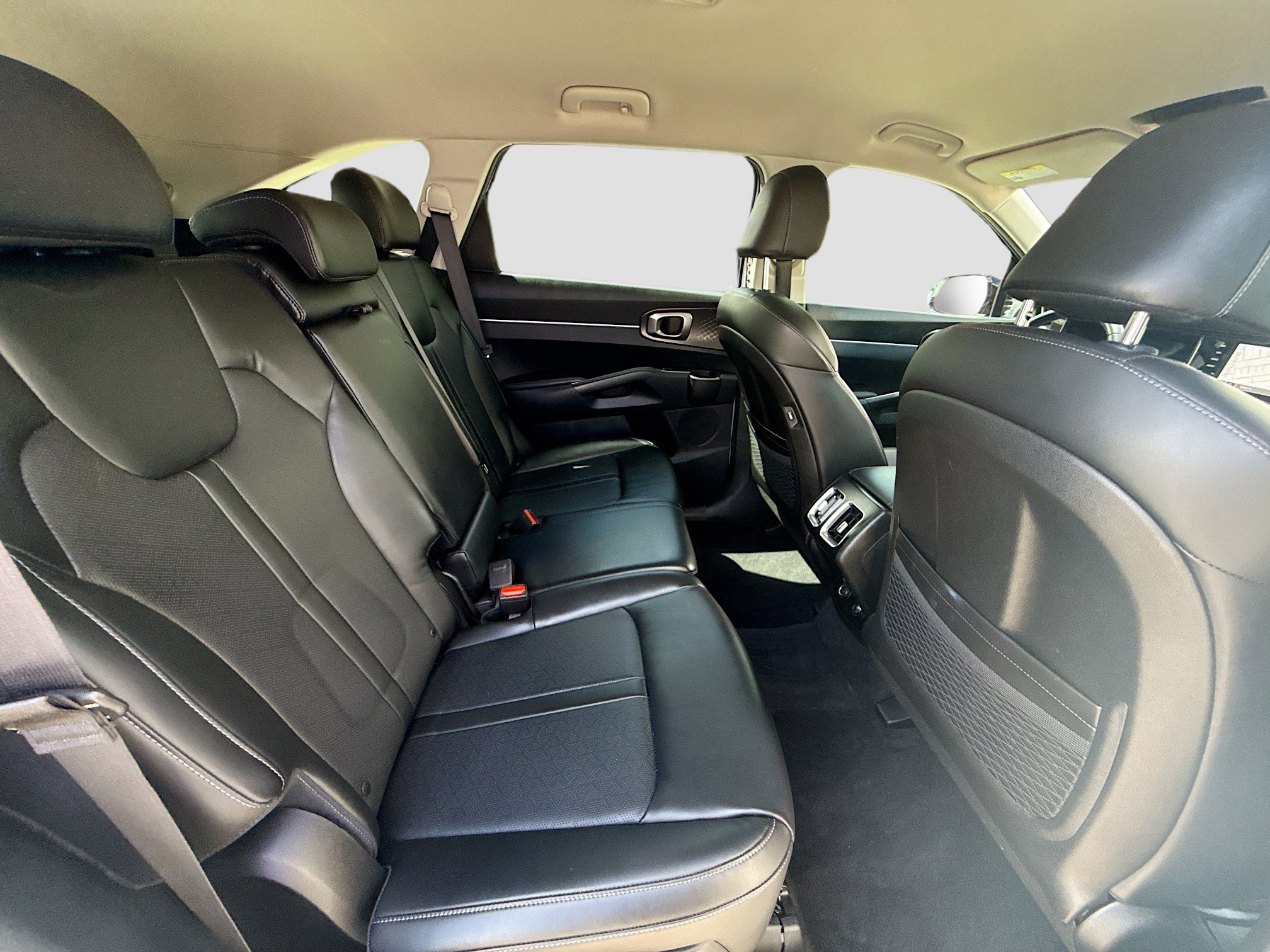 Used 2023 Kia Sorento S image 27