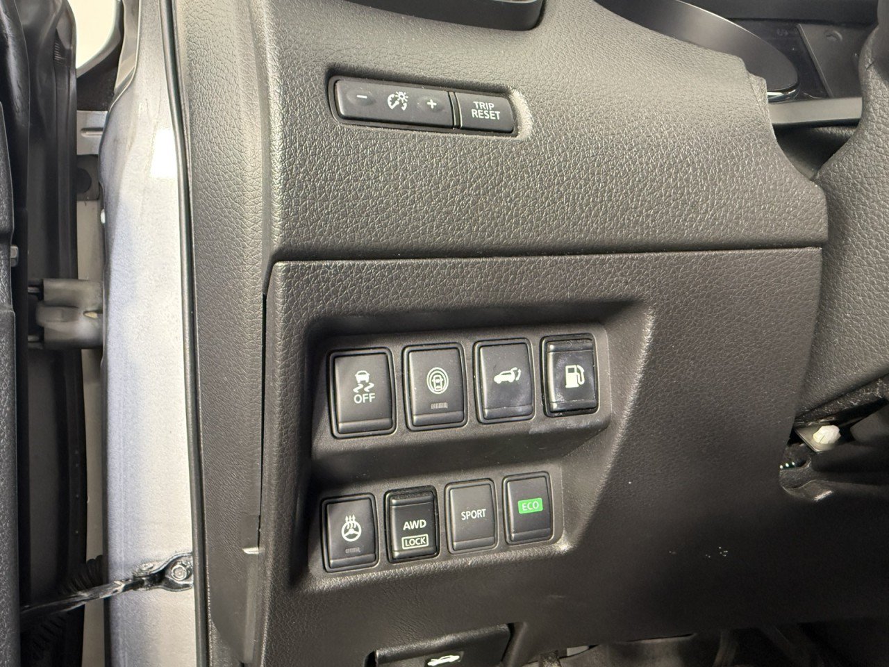 Used 2018 Nissan Rogue SL w/ Premium Package AWD/4WD image 21