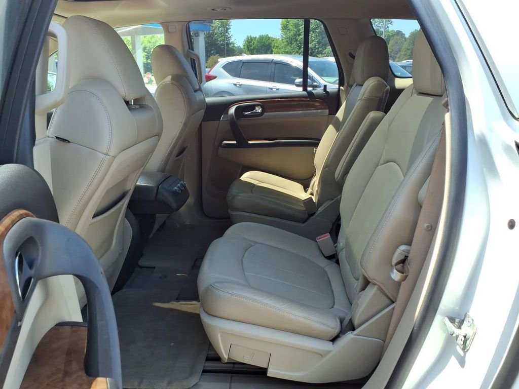 Used 2011 Buick Enclave CXL FWD image 6