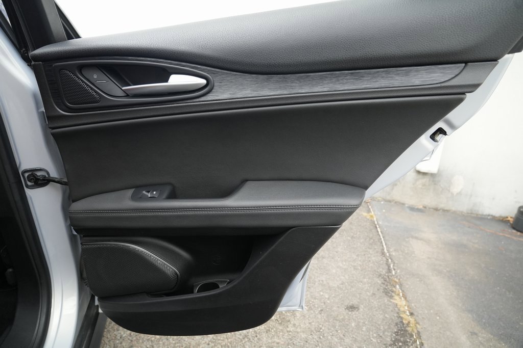 Used 2022 Alfa Romeo Stelvio Sprint image 39