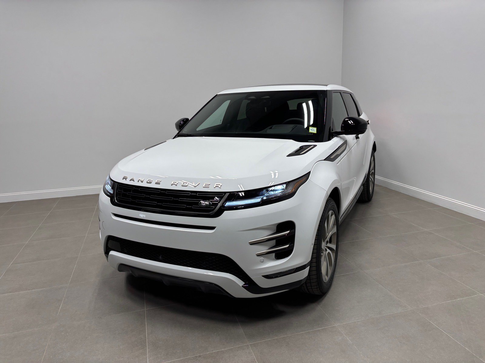 New 2026 Land Rover Range Rover Evoque Hoxton AWD/4WD image 2