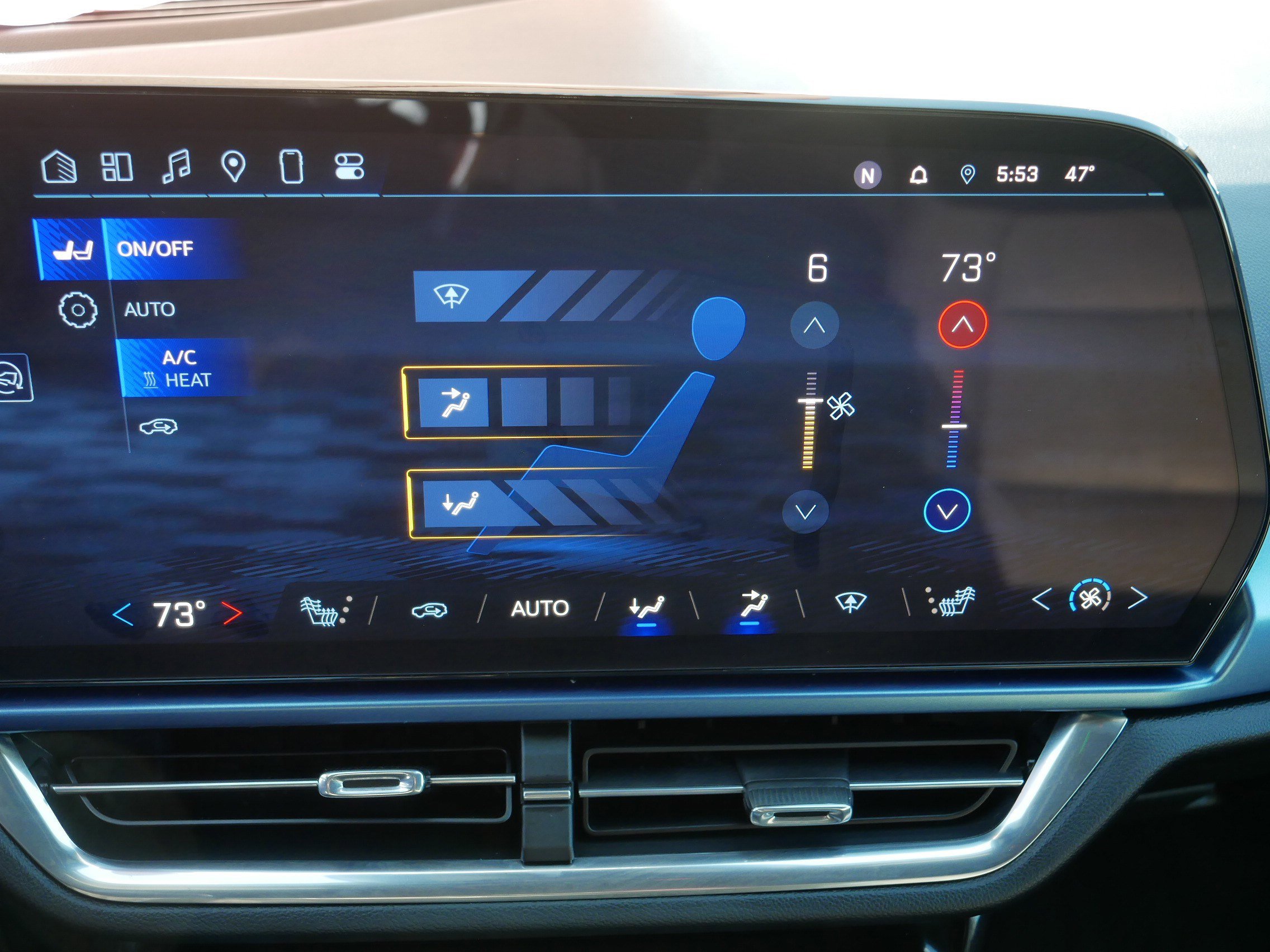 Used 2024 Chevrolet Equinox EV LT image 23