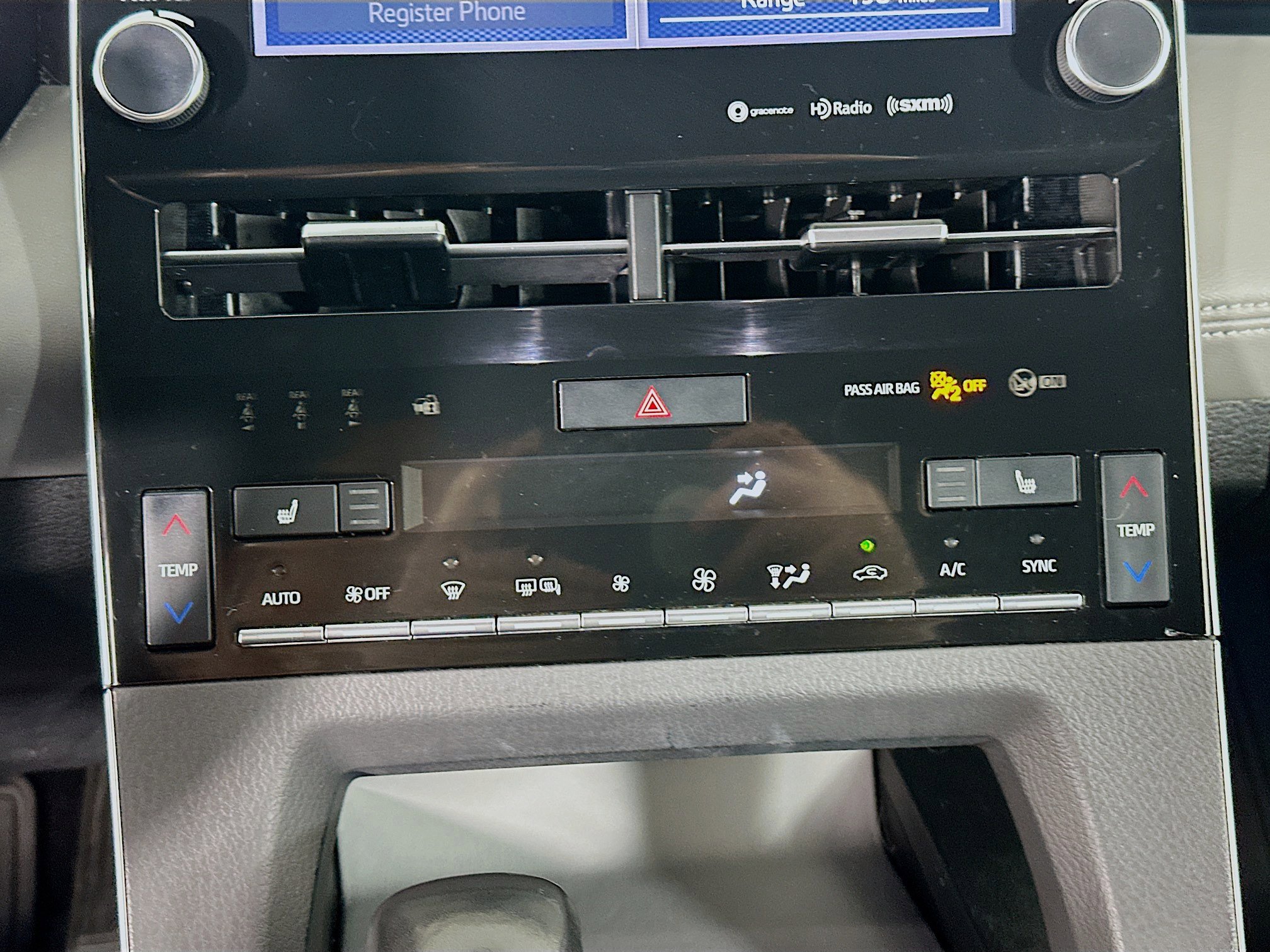 Used 2022 Toyota Avalon XLE image 23