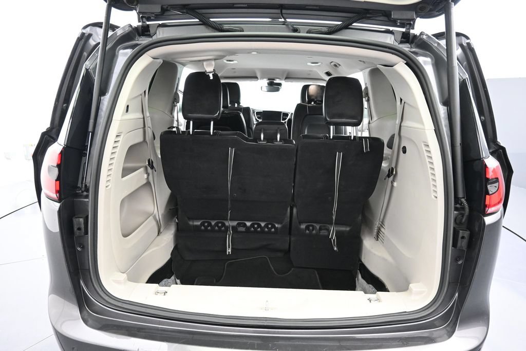 Used 2023 Chrysler Pacifica Touring-L FWD image 26