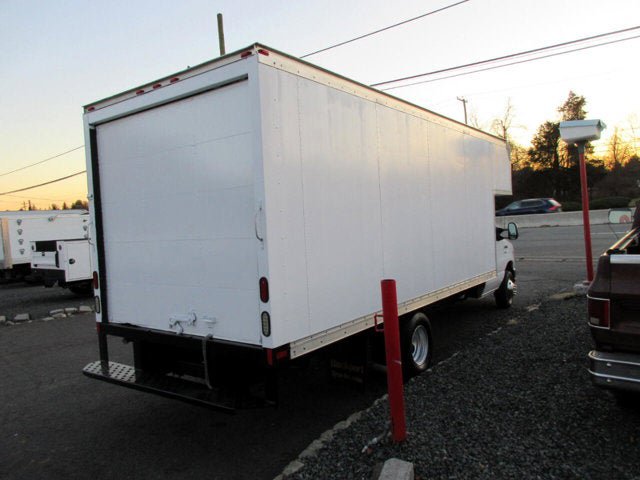 Used 2014 Ford E-350 and Econoline 350 Super Duty RWD image 3