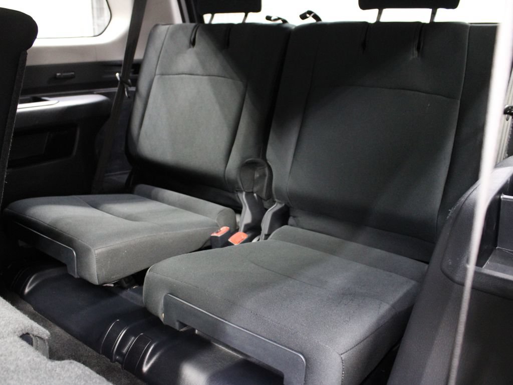 Used 2017 Toyota 4Runner SR5 AWD/4WD image 16
