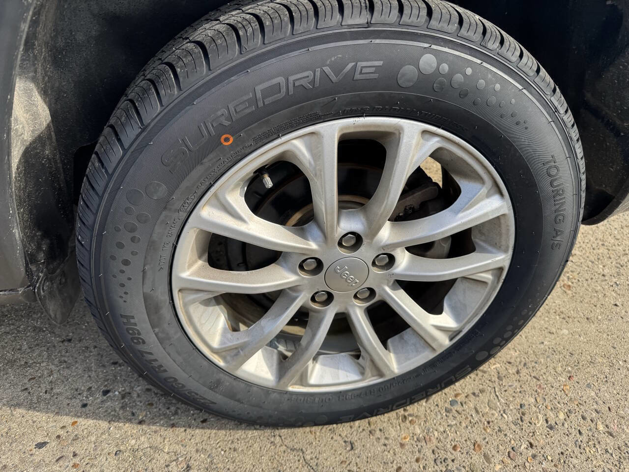 Used 2019 Jeep Cherokee Latitude w/ Cold Weather Group image 15
