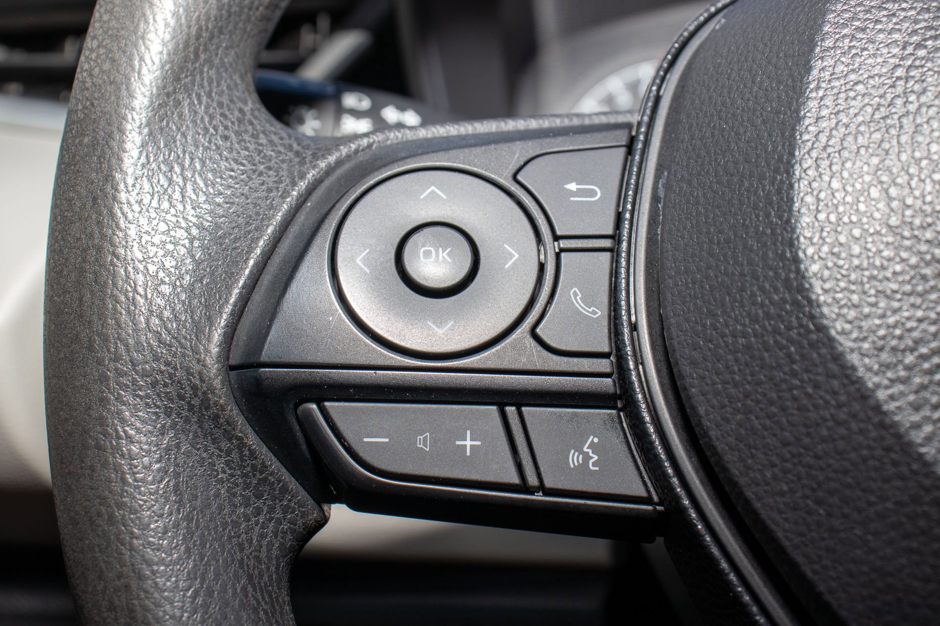 Used 2020 Toyota Corolla LE image 25