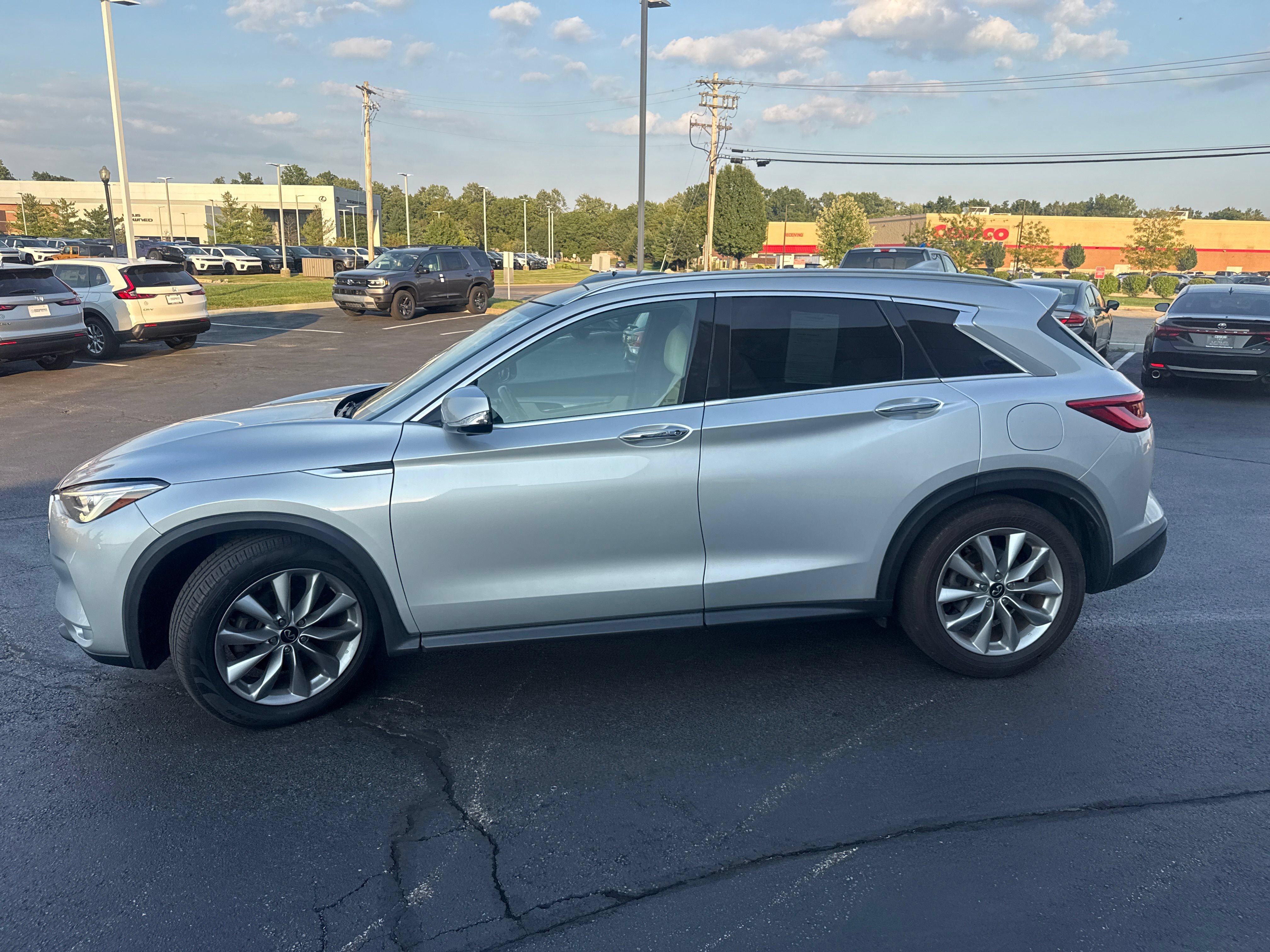 Used 2020 INFINITI QX50 Essential AWD/4WD image 2