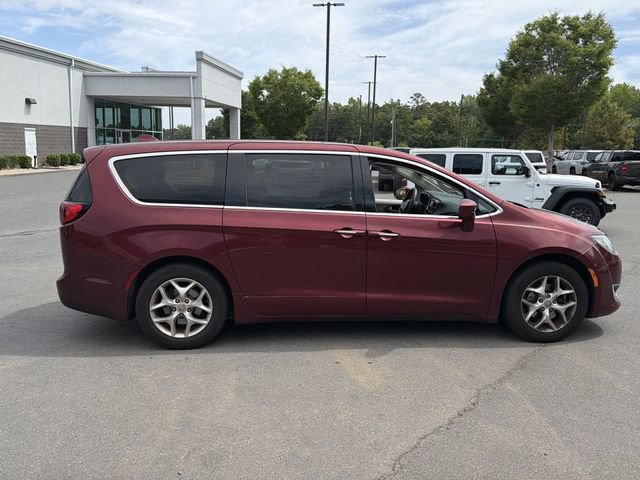 Used 2018 Chrysler Pacifica Touring Plus w/ Tire & Wheel Group FWD image 6