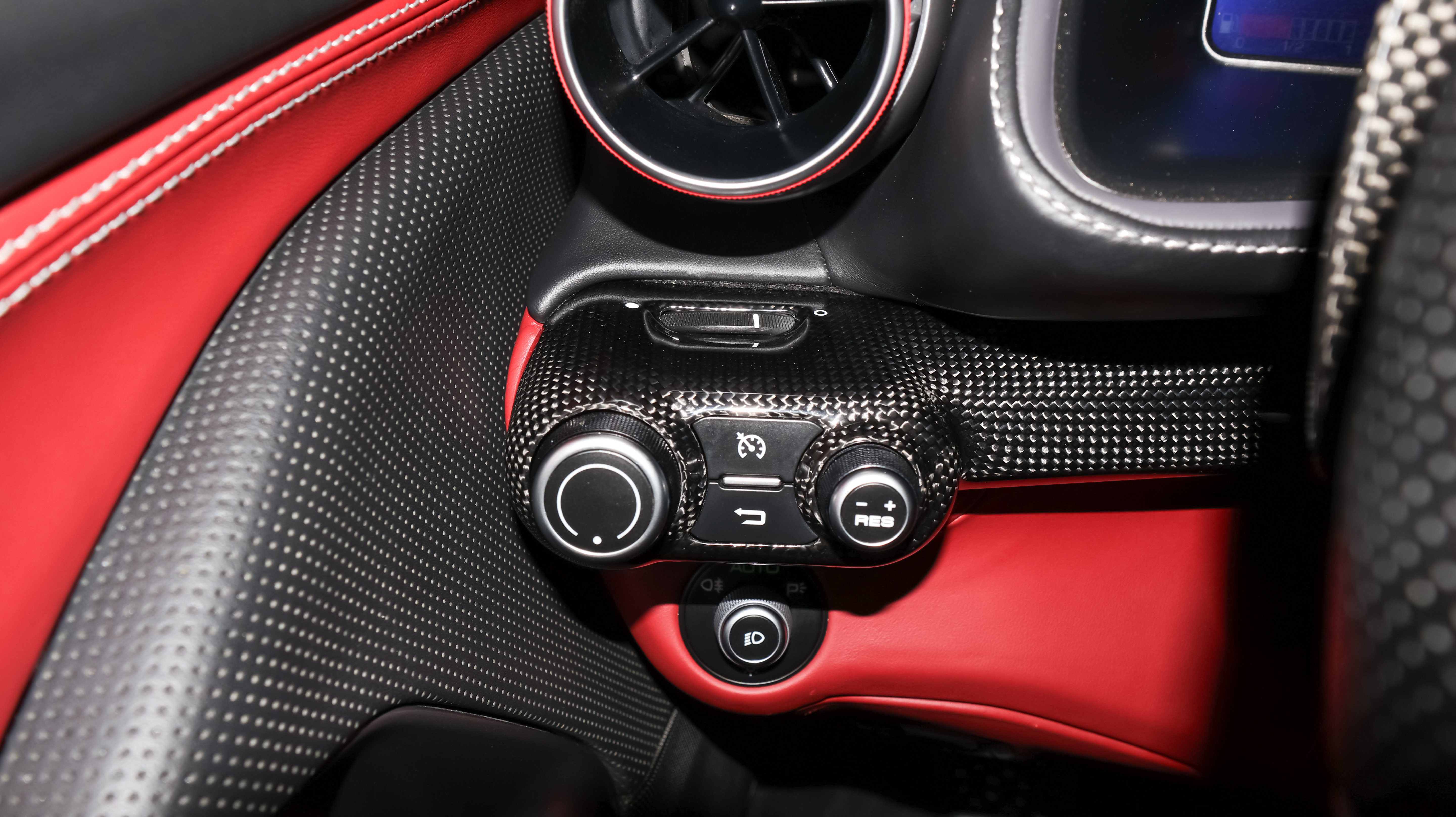 Used 2019 Ferrari 812 Superfast RWD image 30
