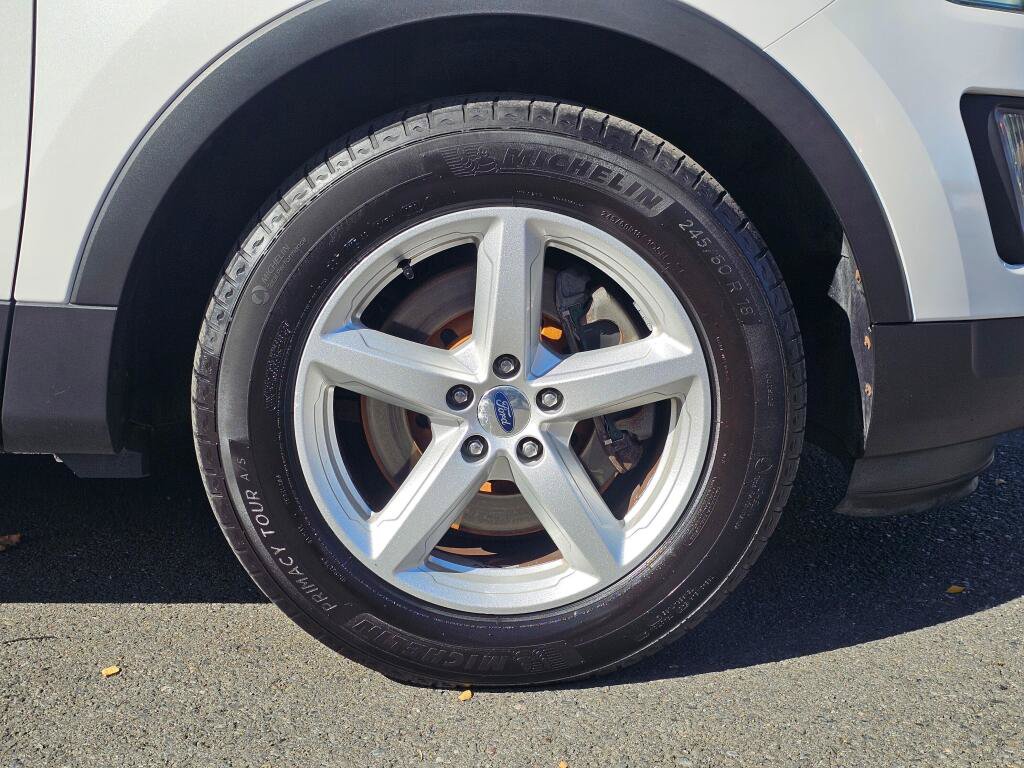 Used 2017 Ford Explorer XLT w/ Equipment Group 202A AWD/4WD image 9