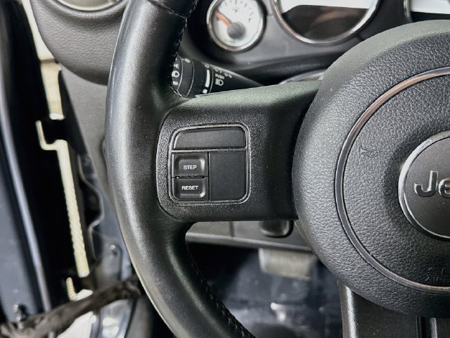 Used 2016 Jeep Wrangler Unlimited Sahara AWD/4WD image 13