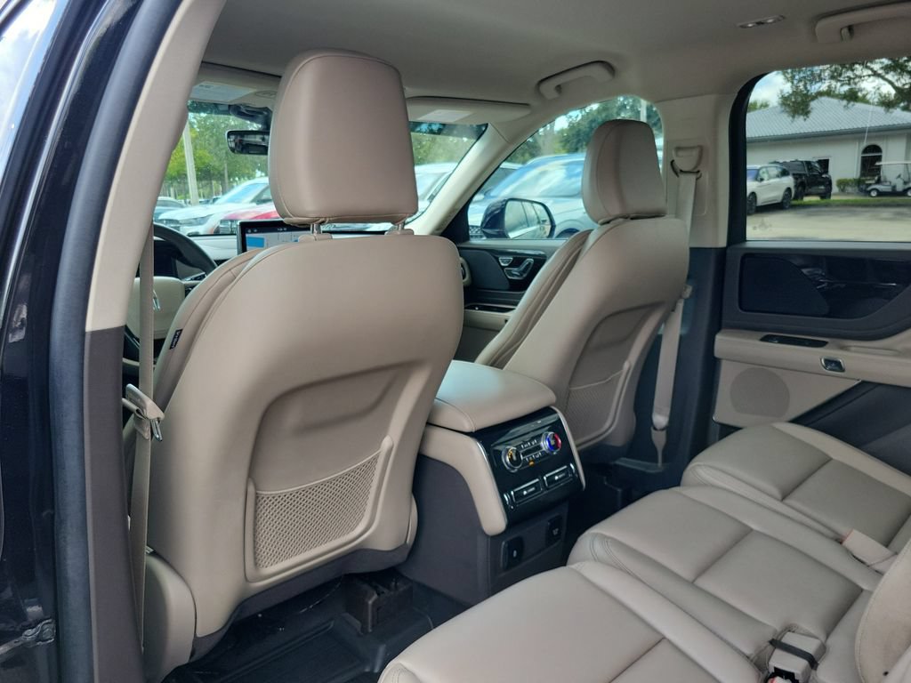Certified 2023 Lincoln Aviator 2WD w/ Class IV Trailer Tow Package image 9