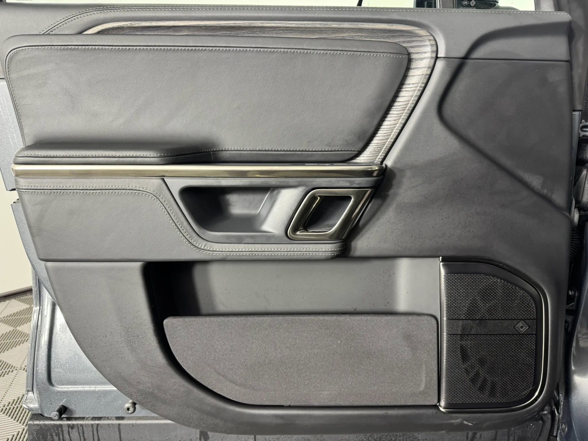 Used 2023 Rivian R1S Adventure image 42