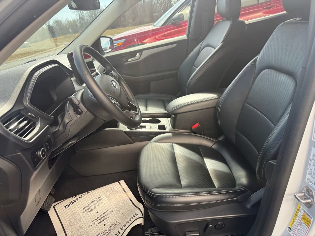 Used 2025 Ford Escape Platinum AWD/4WD image 18
