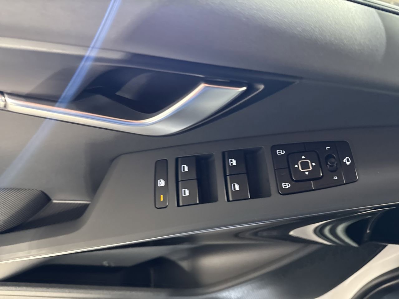 Certified 2025 Kia Niro EX Touring image 19