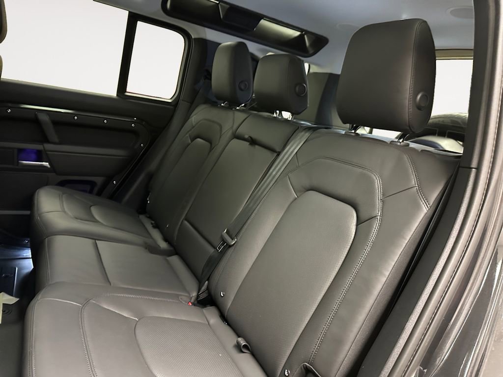 New 2026 Land Rover Defender 110 X-Dynamic SE image 13