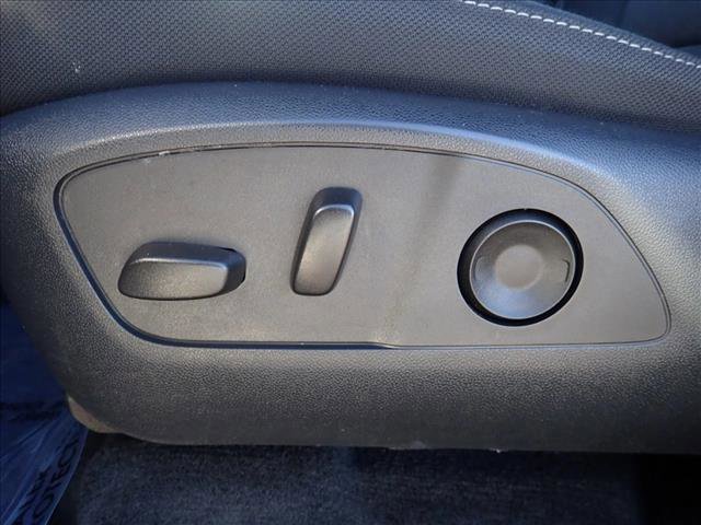 Used 2025 Chevrolet Traverse LT image 13