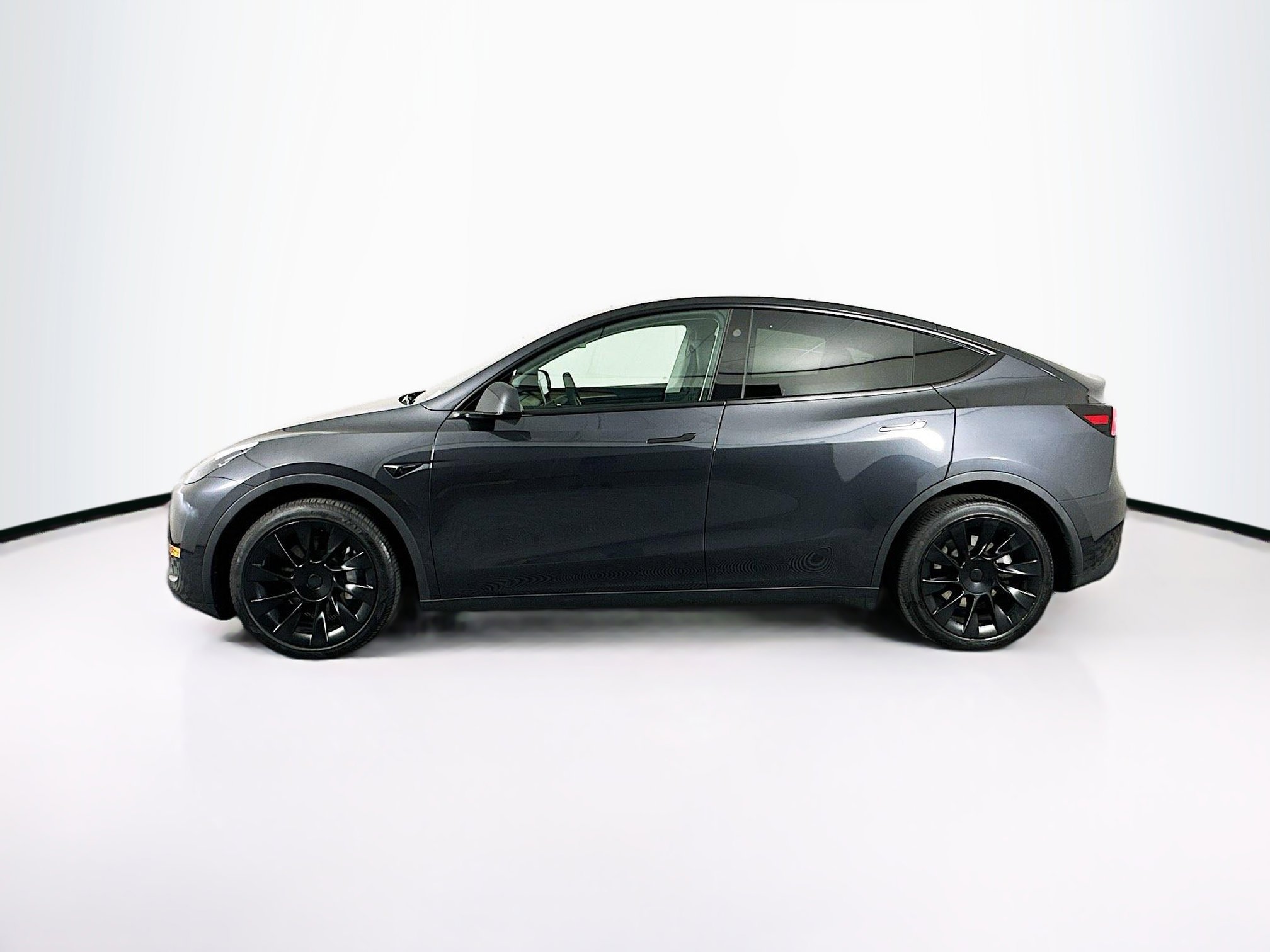 Used 2024 Tesla Model Y Long Range AWD/4WD image 4