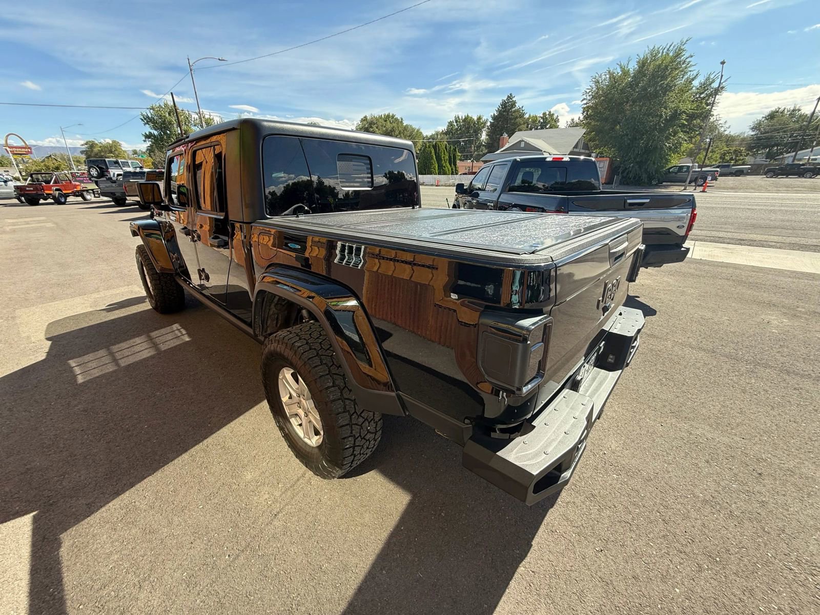 Used 2023 Jeep Gladiator Sport image 8