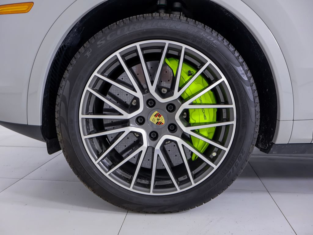 Certified 2020 Porsche Cayenne Turbo S AWD/4WD image 29