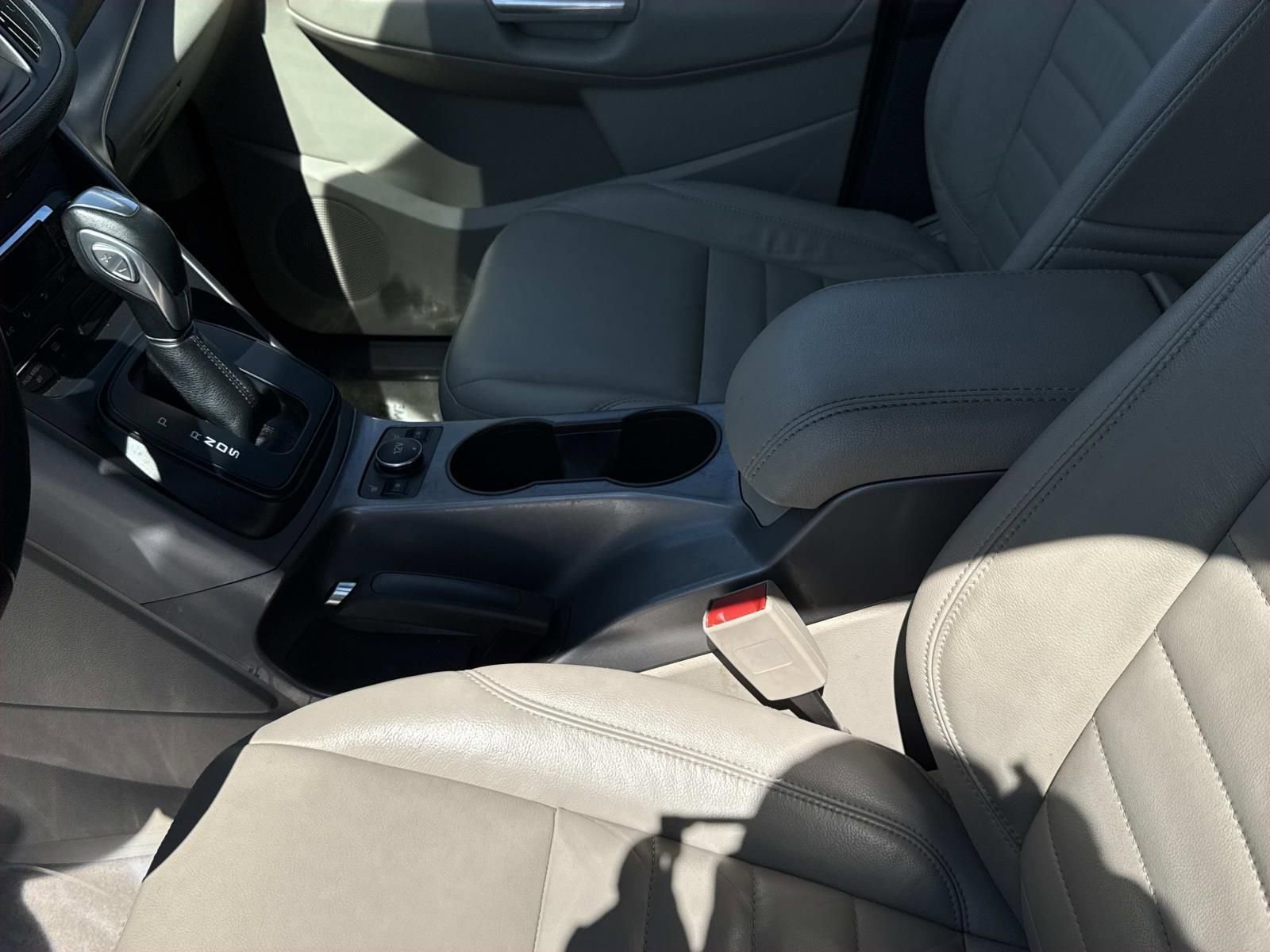 Used 2016 Ford Escape SE w/ SE Leather Comfort Package image 19
