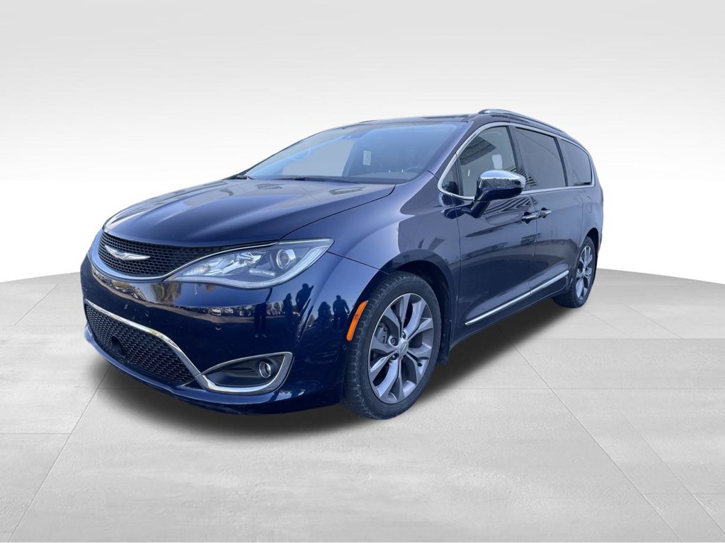 Used 2018 Chrysler Pacifica Limited w/ Tire & Wheel Group FWD image 1