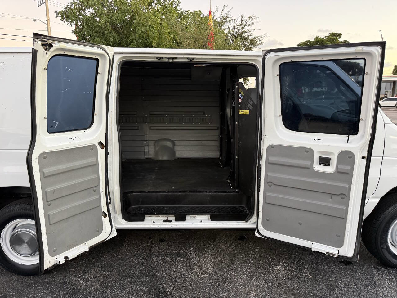 Used 2005 Ford E-250 and Econoline 250 Extended image 20