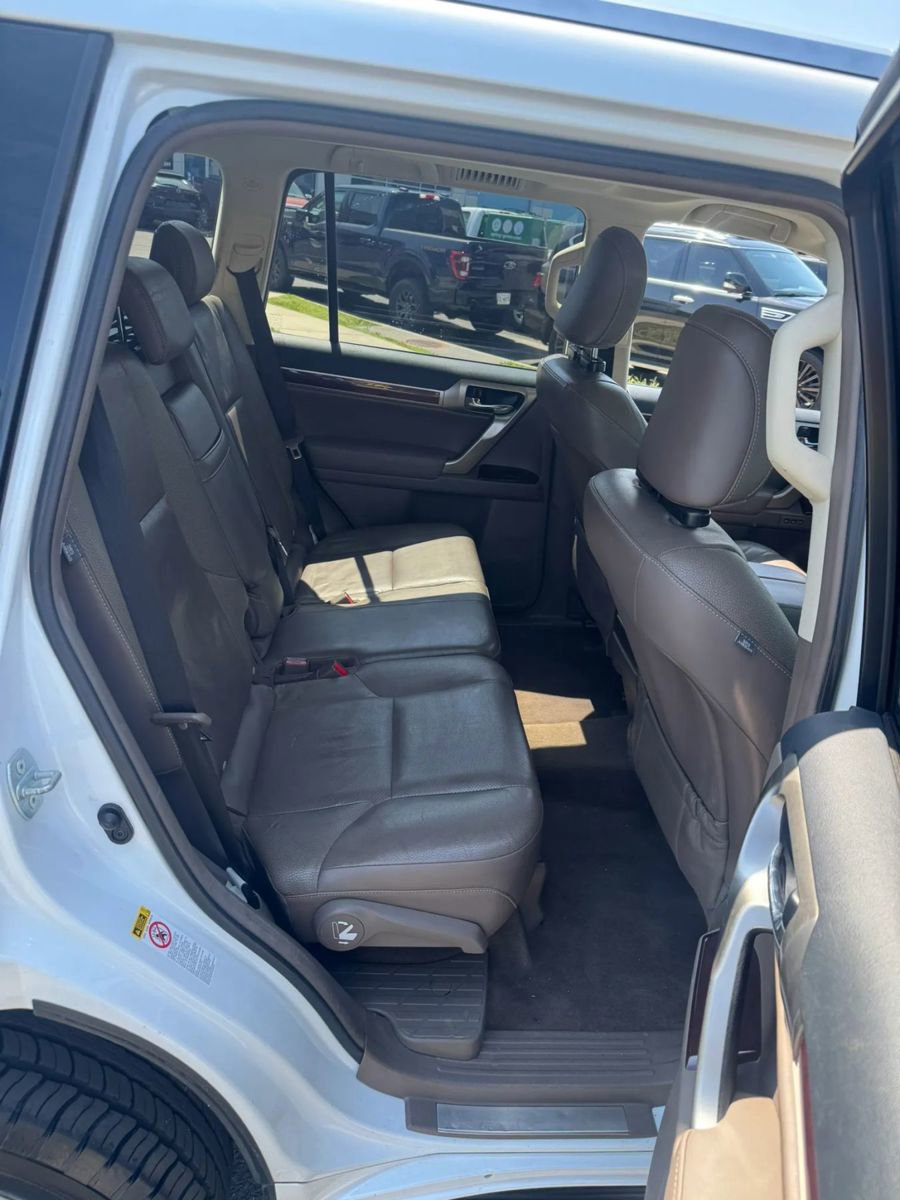 Used 2015 Lexus GX 460 w/ Premium Package AWD/4WD image 24