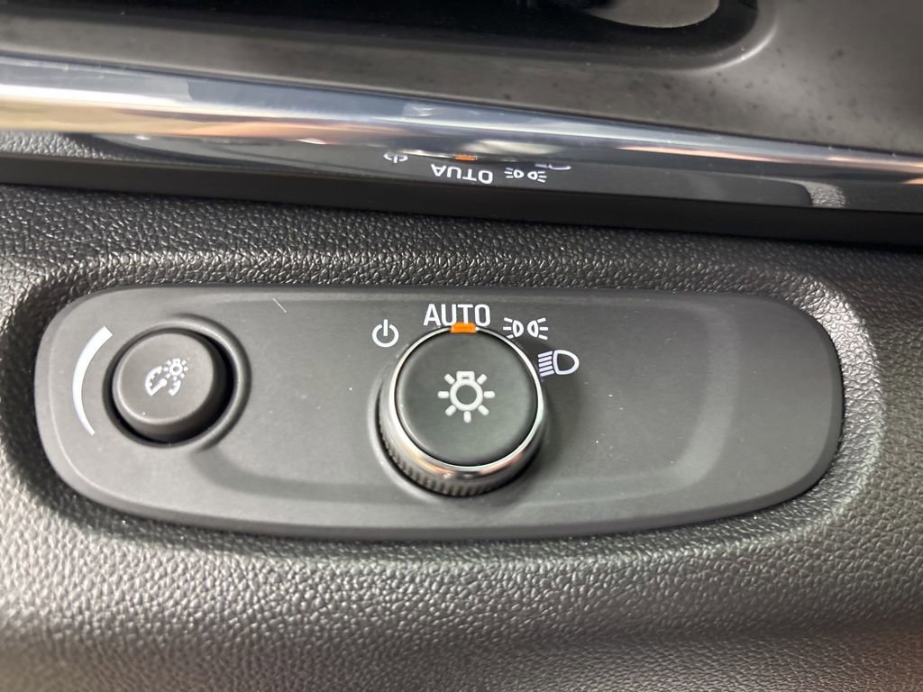 Used 2025 Buick Envista Preferred w/ Convenience I Package FWD image 28