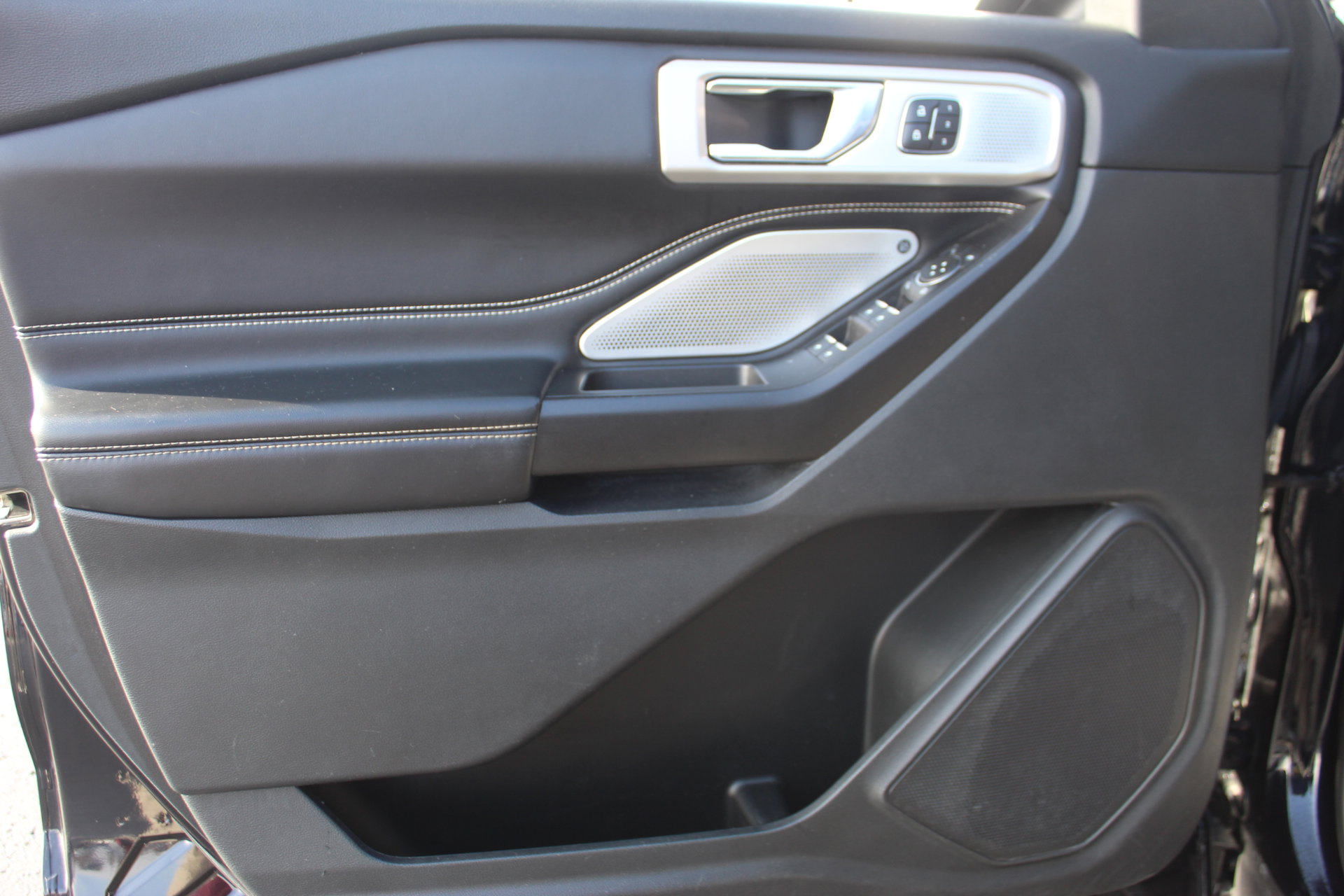 Used 2020 Ford Explorer ST w/ ST Street Pack image 12