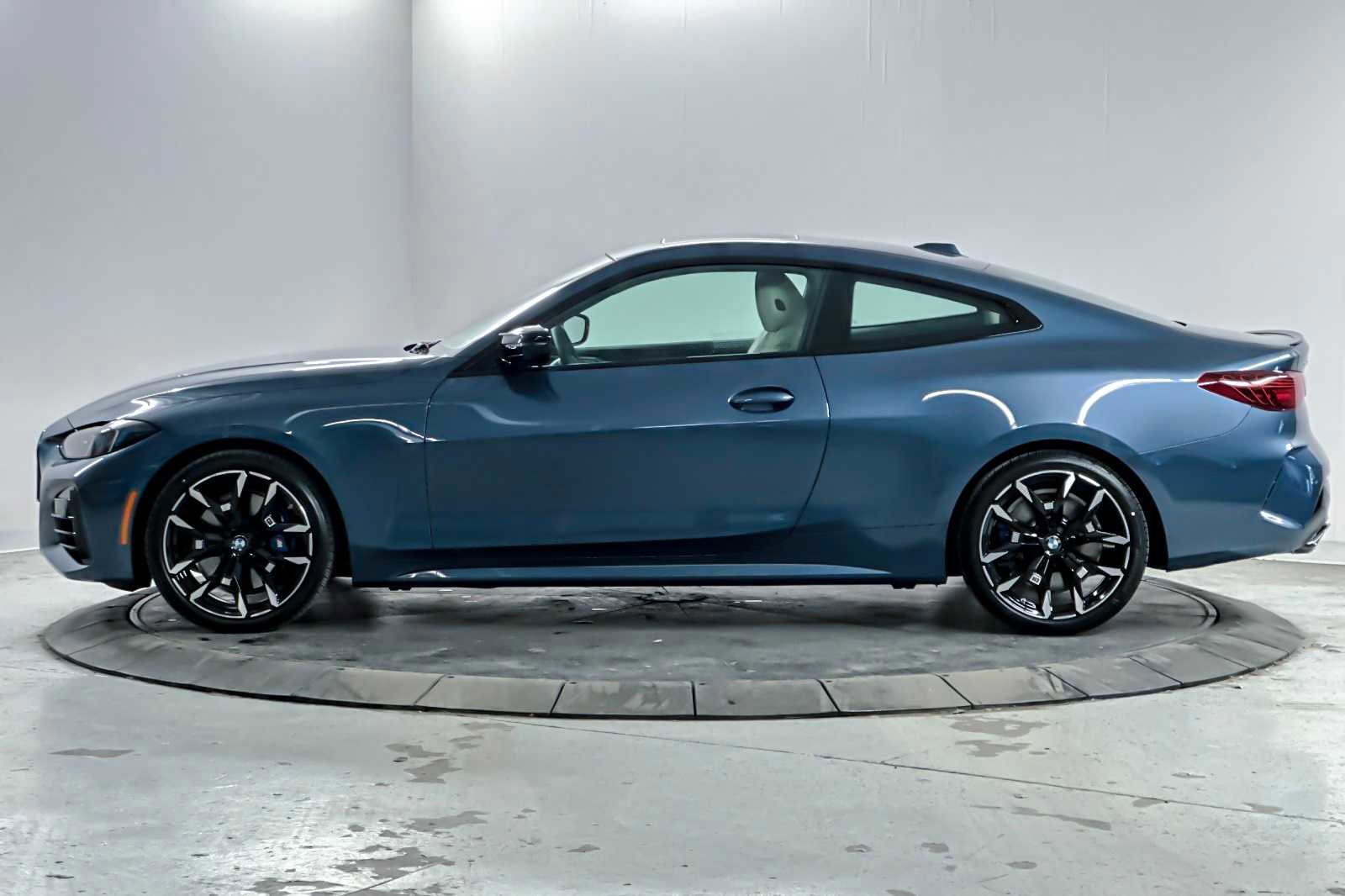 Used 2025 BMW 440i xDrive Coupe w/ Premium Package image 5