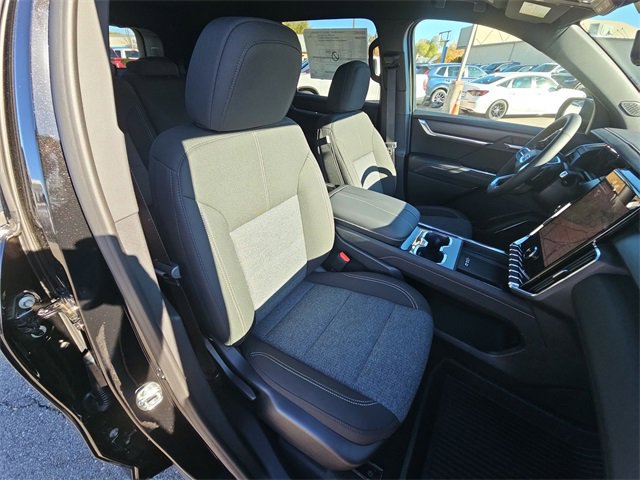 New 2026 GMC Acadia Elevation image 17