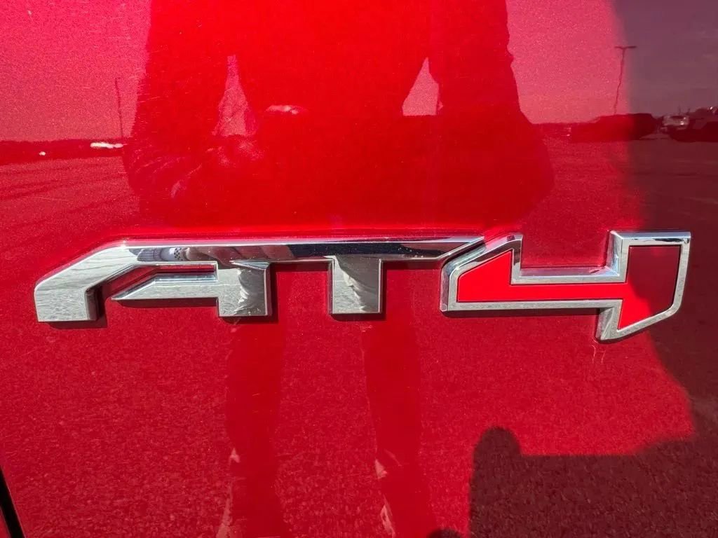 Used 2025 GMC Yukon XL AT4 Ultimate AWD/4WD image 9
