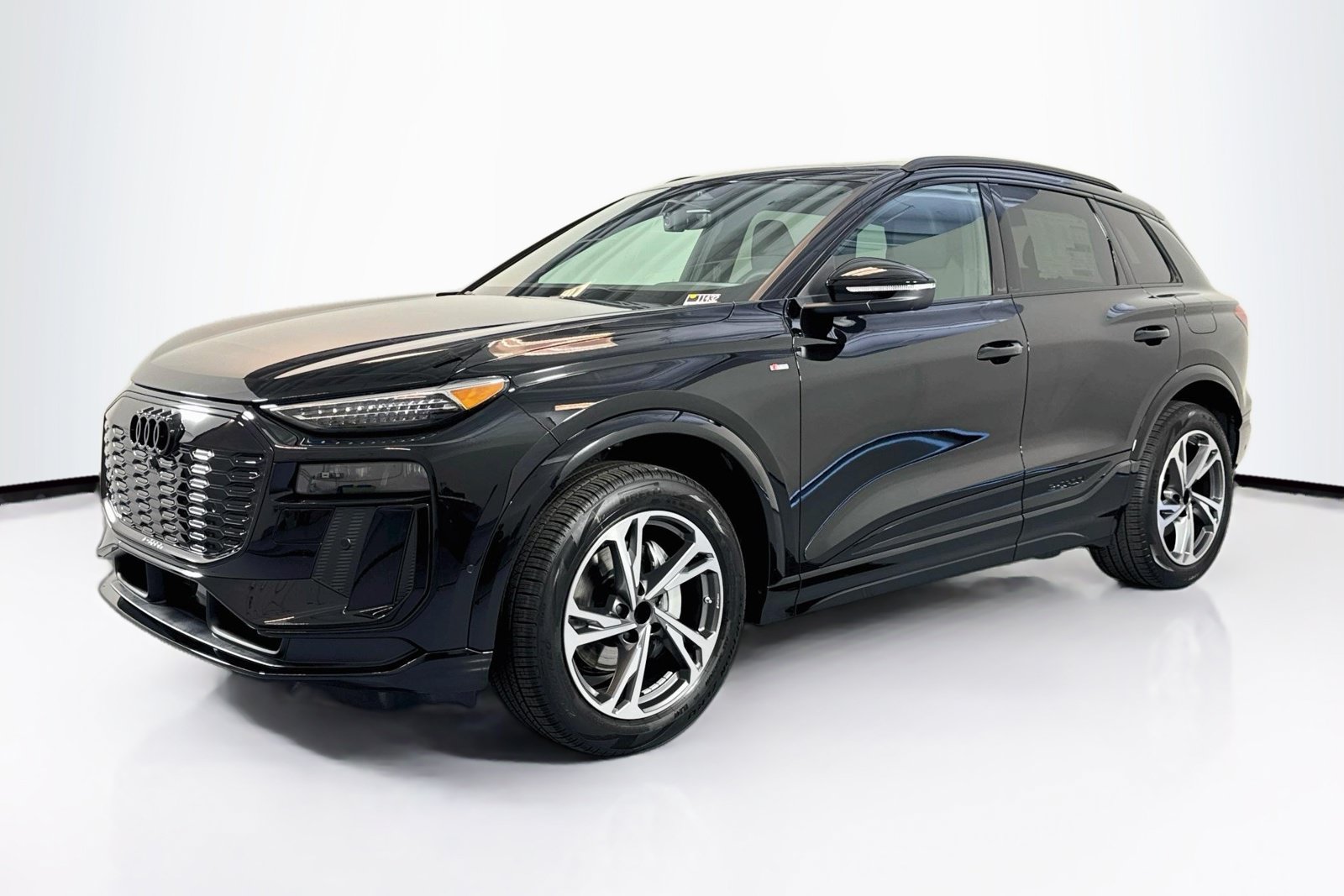 New 2027 Audi Q6 e-tron Premium Plus AWD/4WD image 1