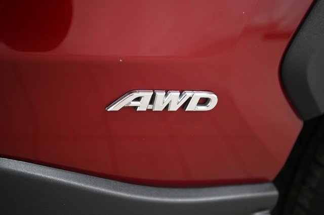 Used 2020 Toyota RAV4 LE image 18