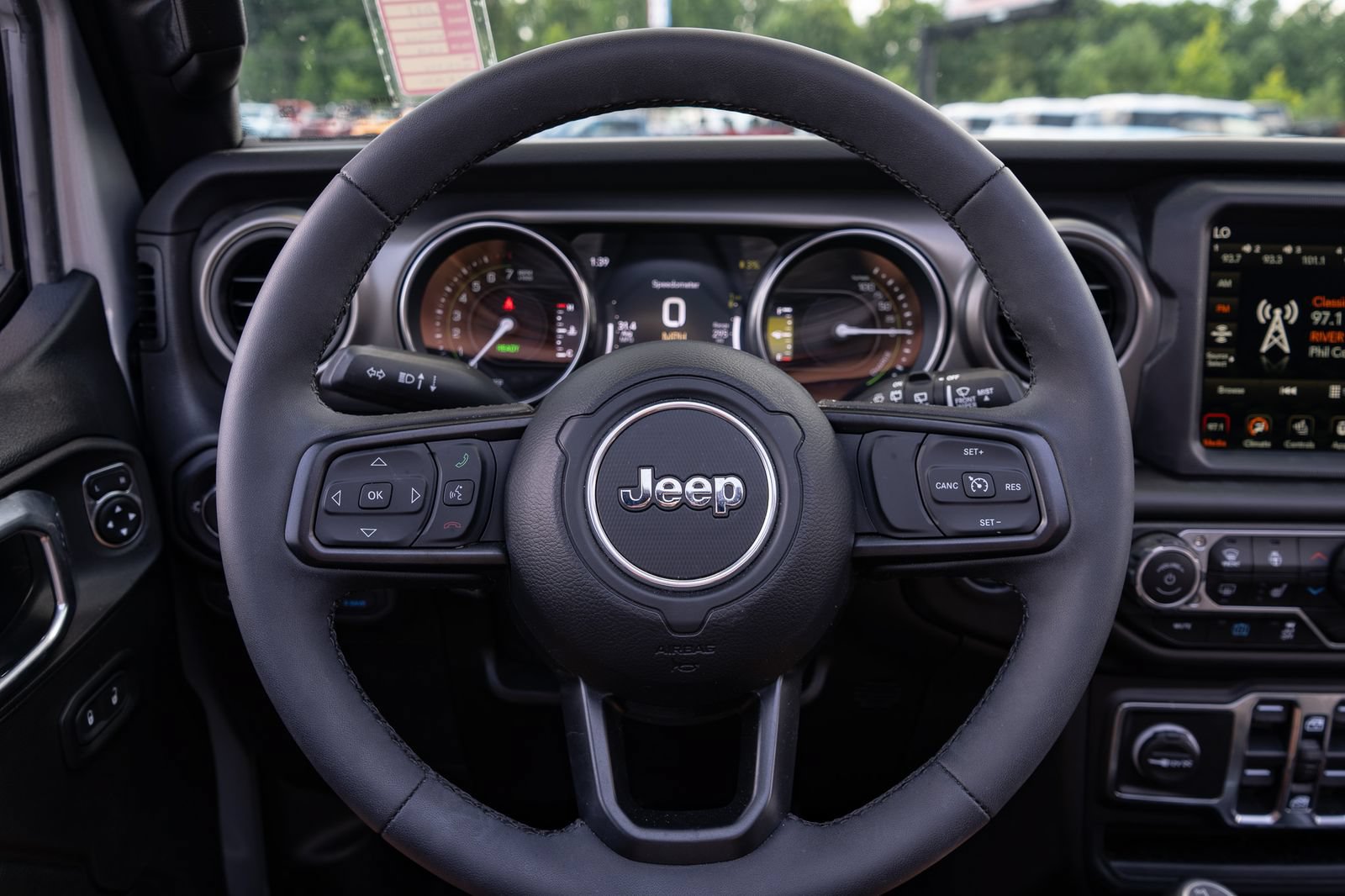 Used 2023 Jeep Wrangler Unlimited w/ Sun & Screen Package AWD/4WD image 29