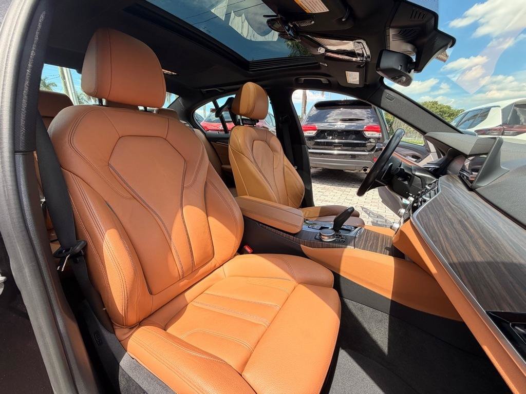 Used 2020 BMW 530i w/ M Sport Package RWD image 12