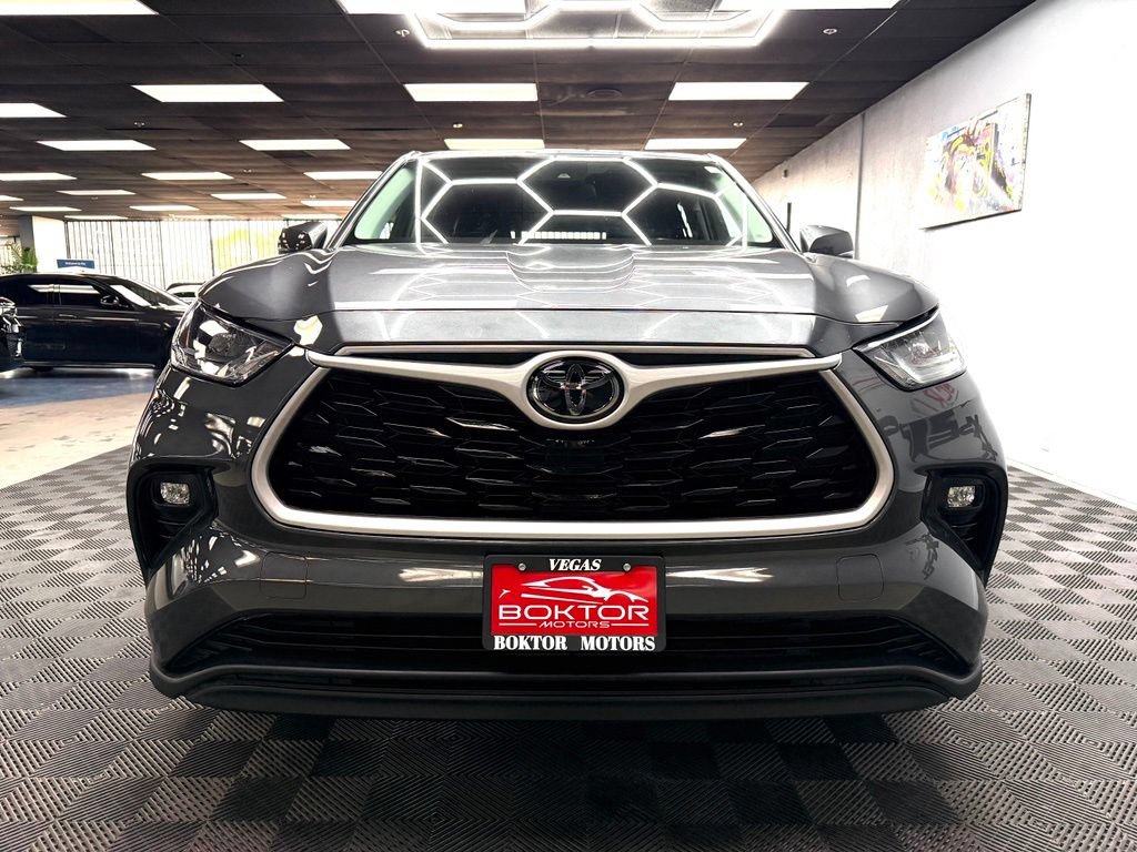 Used 2020 Toyota Highlander LE FWD image 4