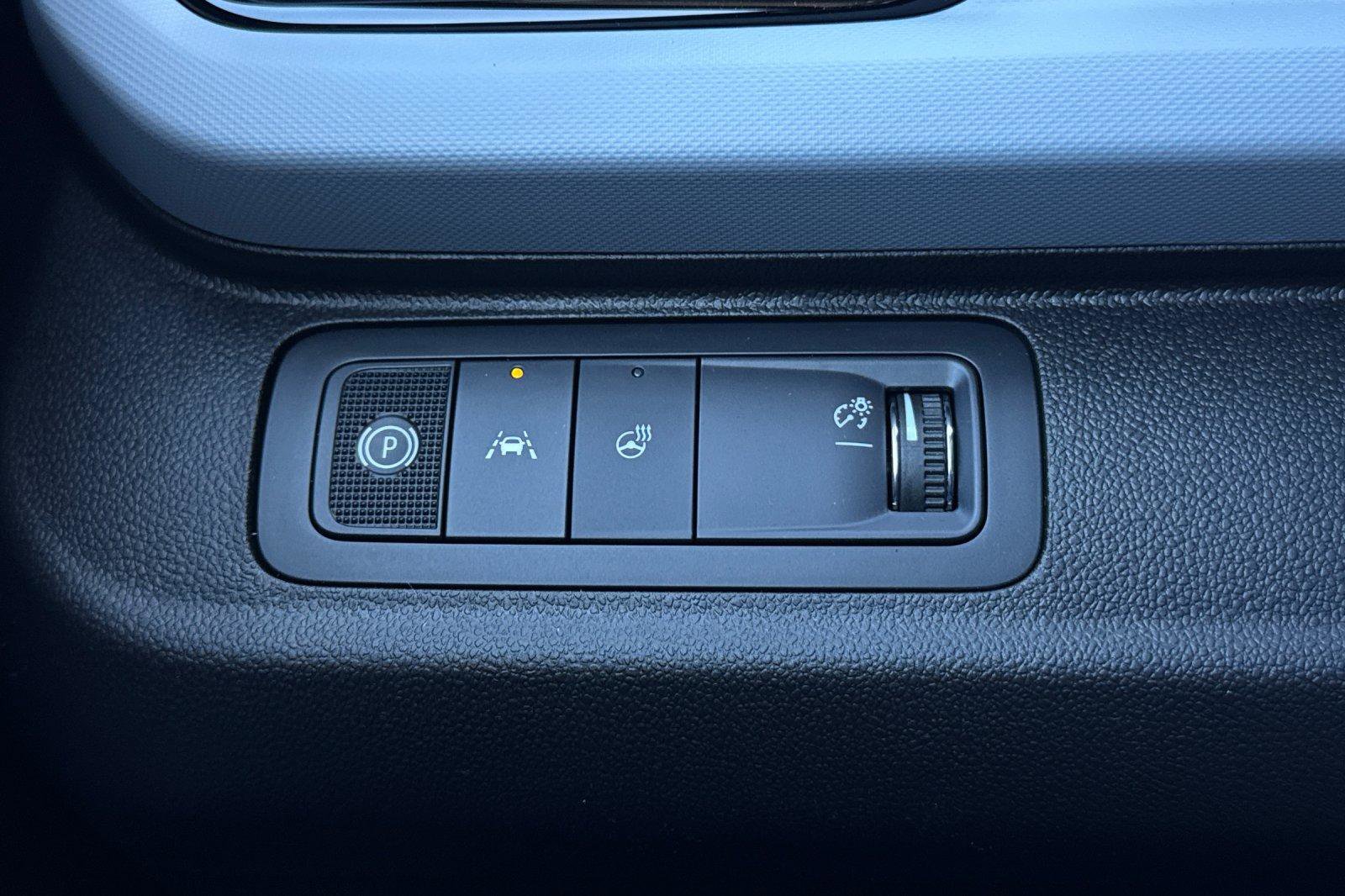New 2027 Chevrolet Bolt LT w/ Comfort Package FWD image 32