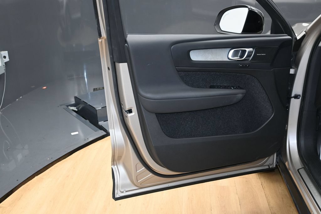 Used 2023 Volvo XC40 B4 Plus w/ Protection Package FWD image 31