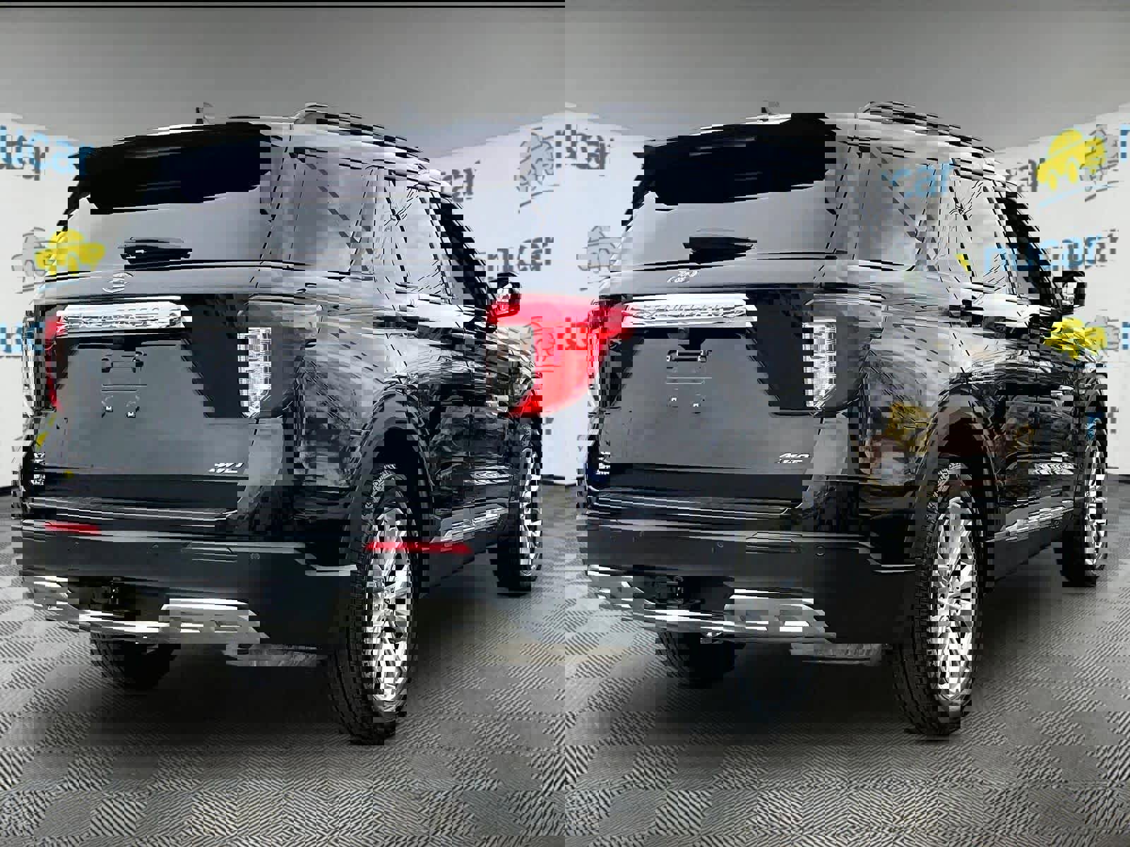 Used 2023 Ford Explorer XLT w/ Equipment Group 202A image 6