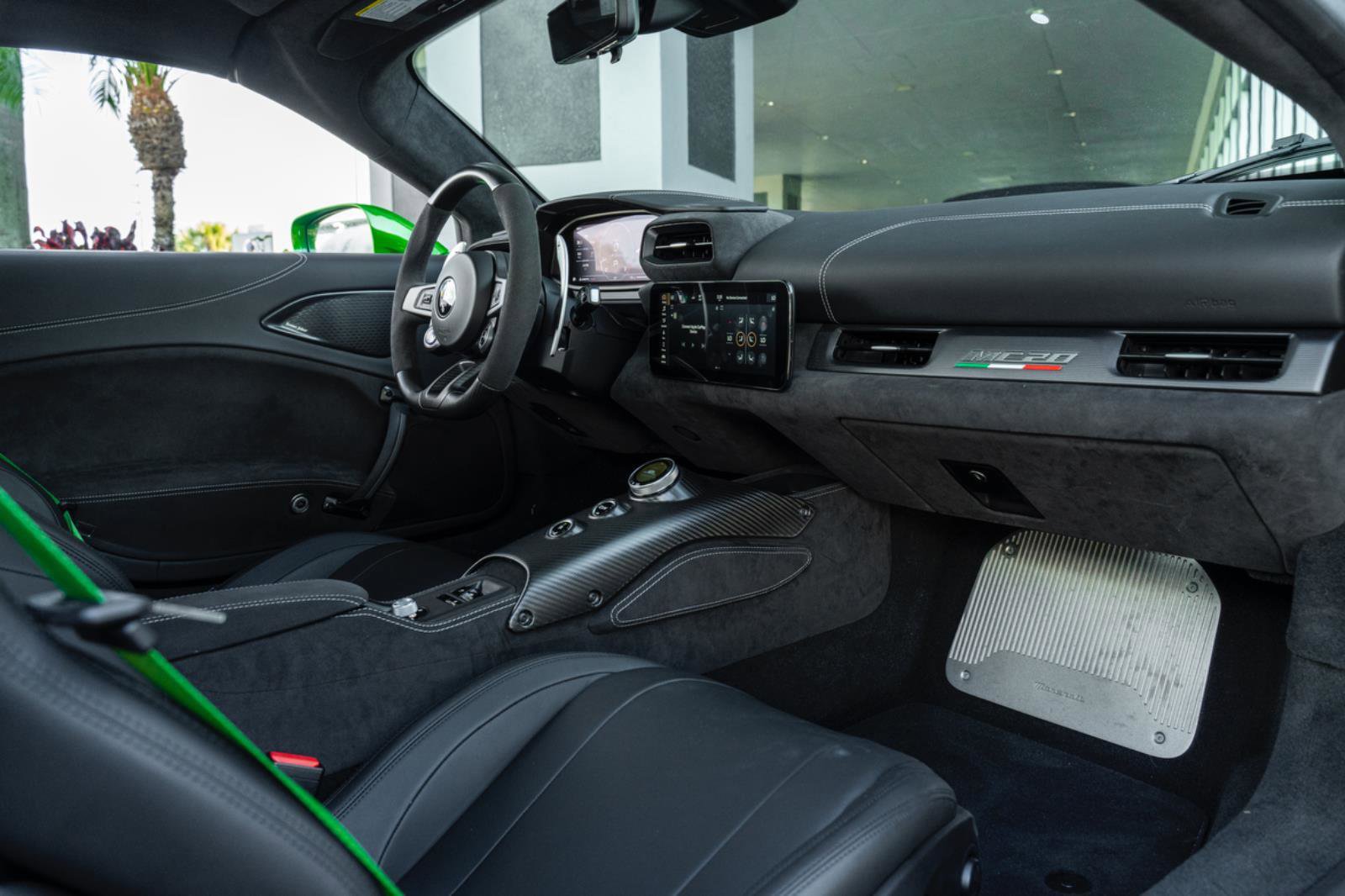 Used 2023 Maserati MC20 Spyder image 2