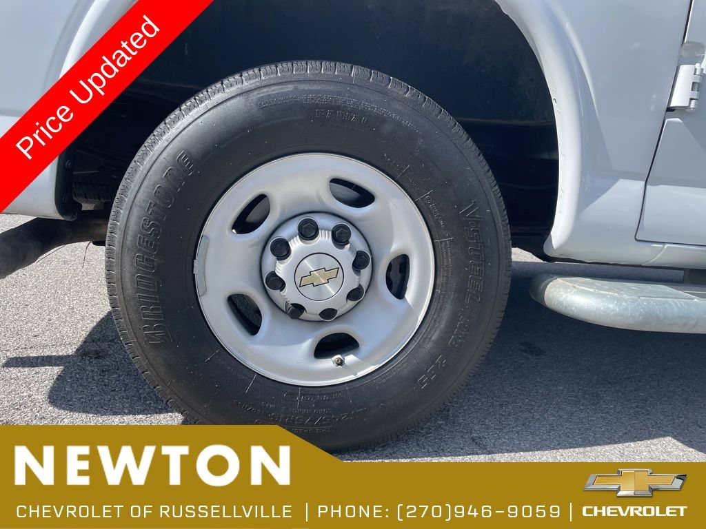 Used 2024 Chevrolet Express 2500 w/ Driver Convenience Package RWD image 34