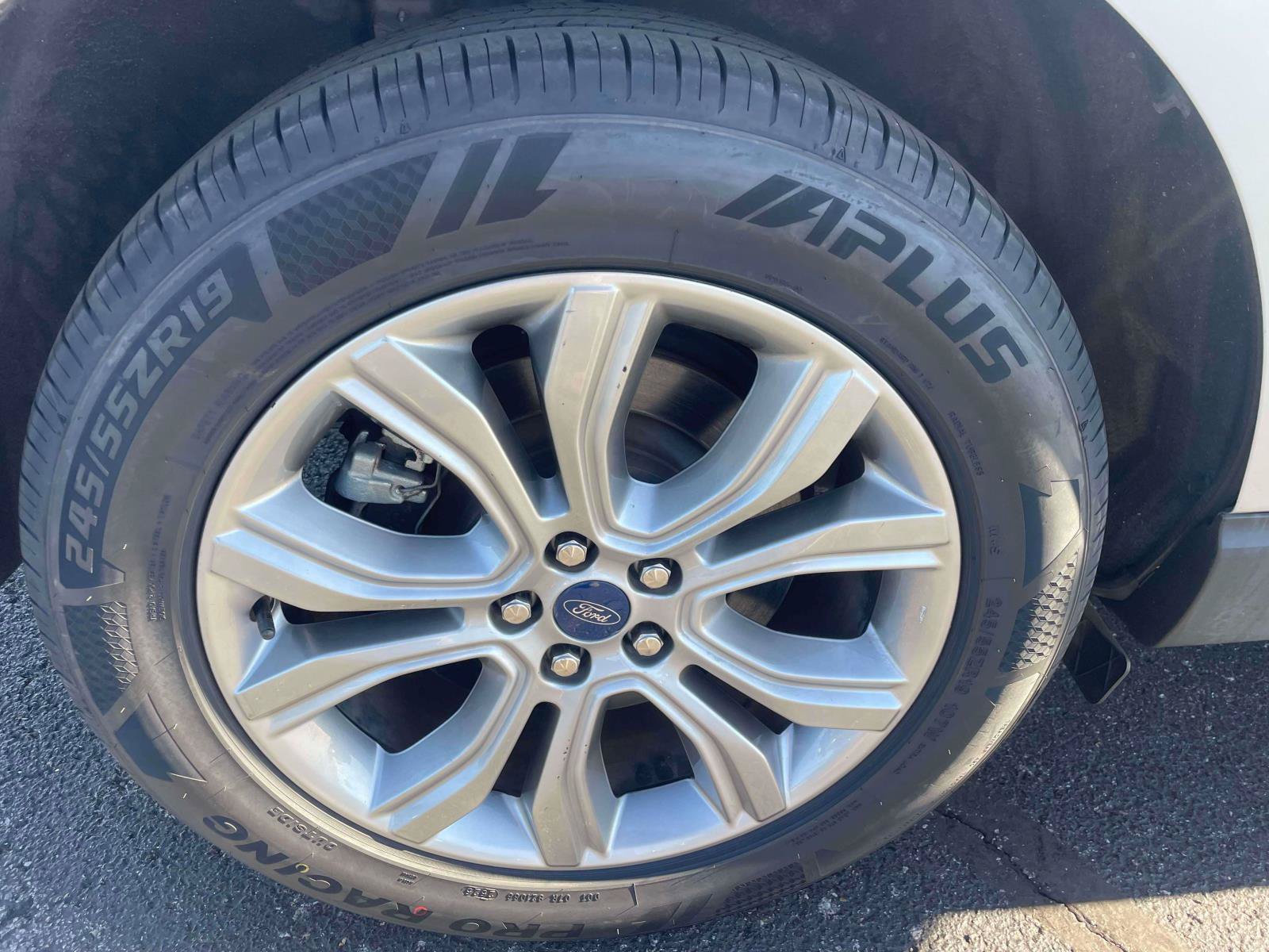 Used 2022 Ford Edge Titanium w/ Equipment Group 301A AWD/4WD image 9