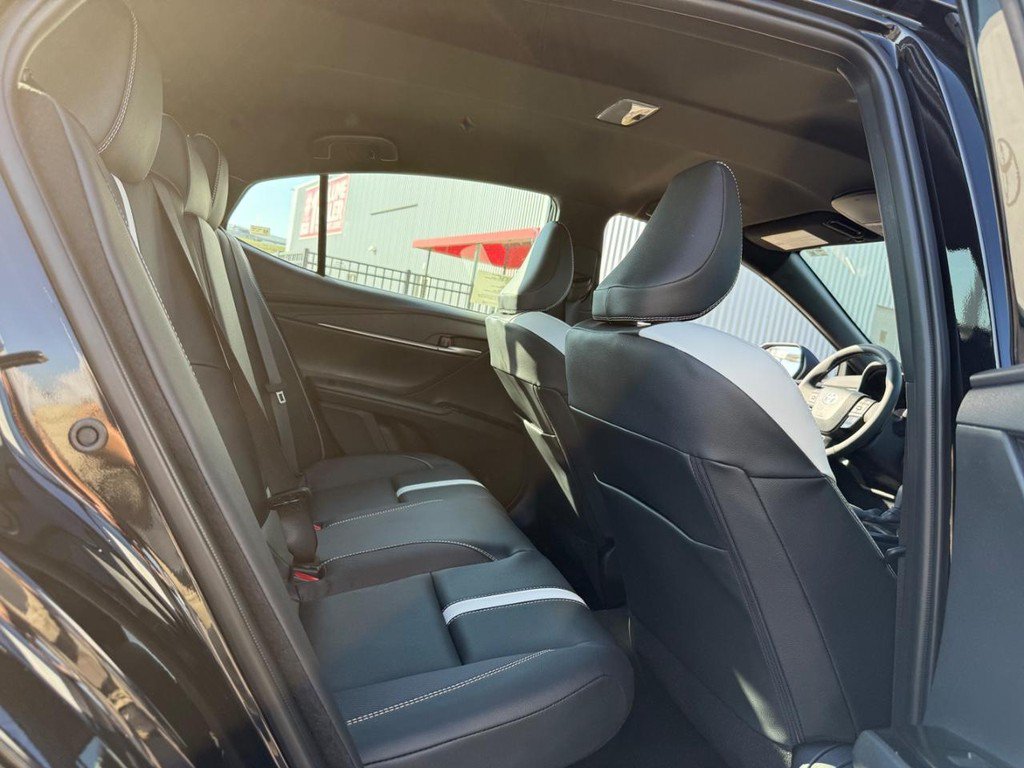 New 2026 Toyota Camry Hybrid w/ Convenience Package FWD image 7