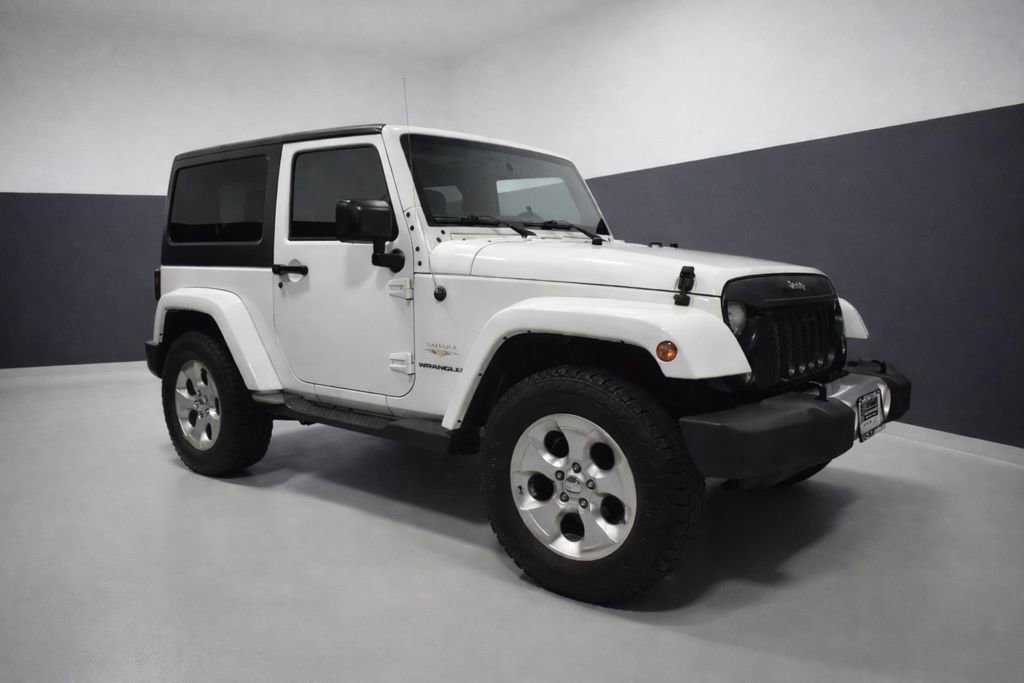 Used 2015 Jeep Wrangler Sahara w/ Connectivity Group AWD/4WD image 7