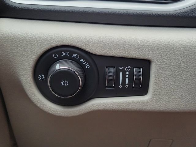 Used 2024 Chrysler Pacifica Touring-L image 29